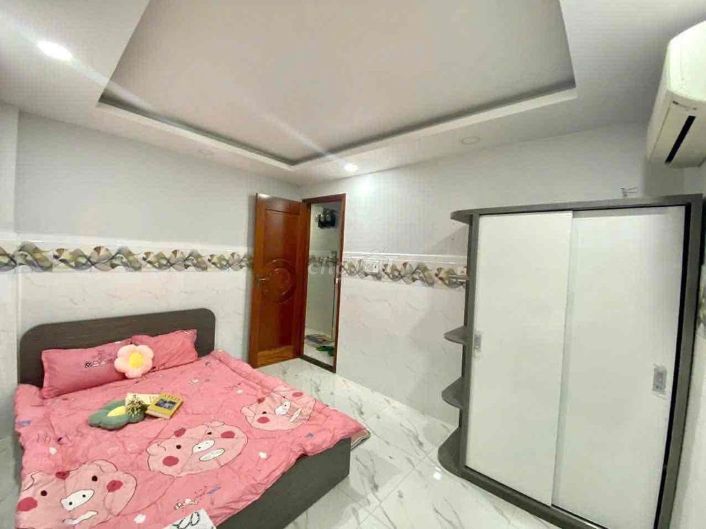 Let's get Studio Full Underprivileged, near the Four Four_Lê Văn Quới Crosses