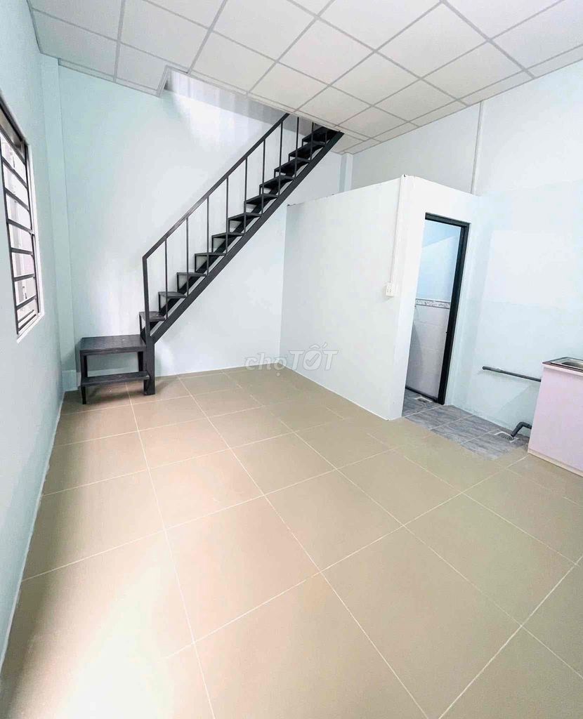 We'll call room 1-0-0-0-0-5-5M2, New Ninfection Market, Tân Phú