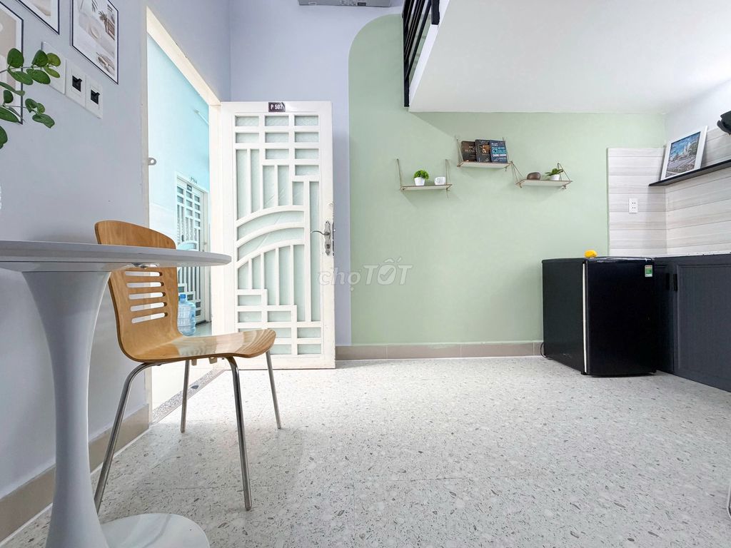 The main owner - the full-cost interior office right into the ostraca university