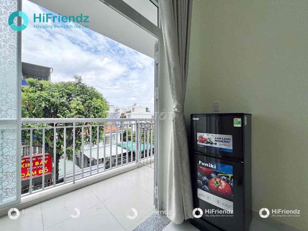 It's the owner of the balcony that rents the elevators to vlu,uth,hutech