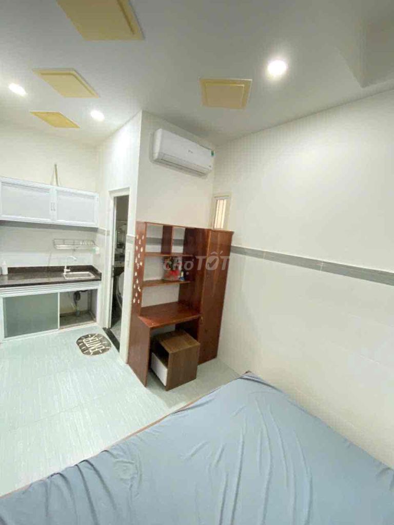 All the Phạm Ngũ Lão furniture next to the couch. 3.5 million a month.