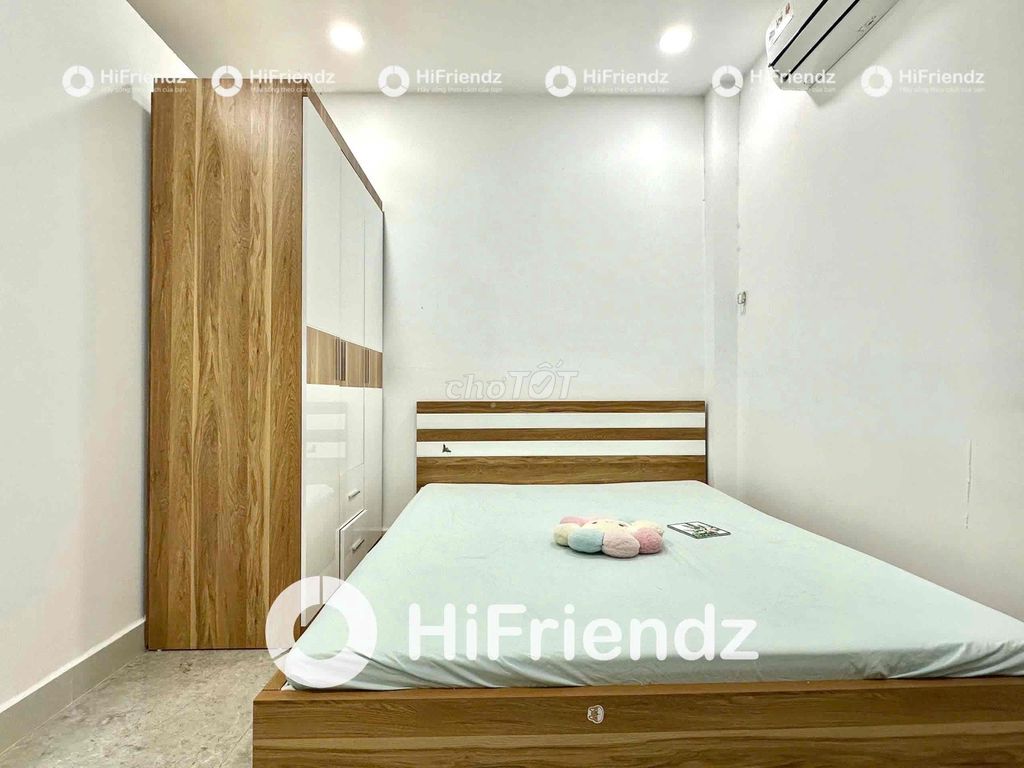 The cheap rent room makes the open air, the permanent center.