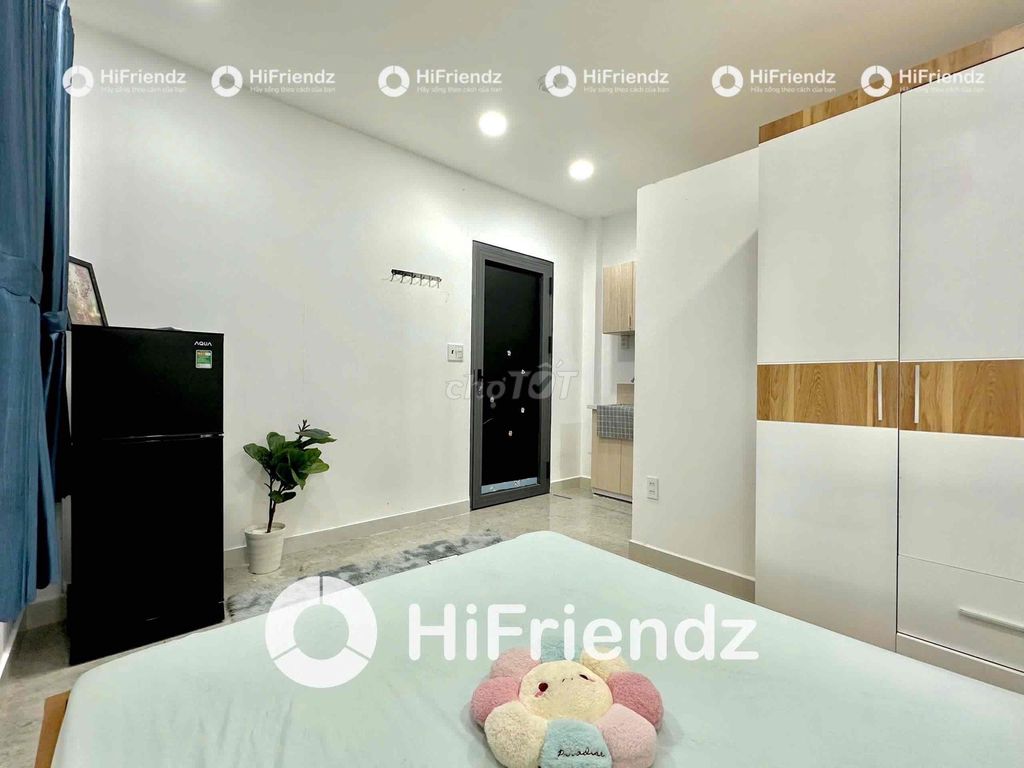 The cheap rent room makes the open air, the permanent center.