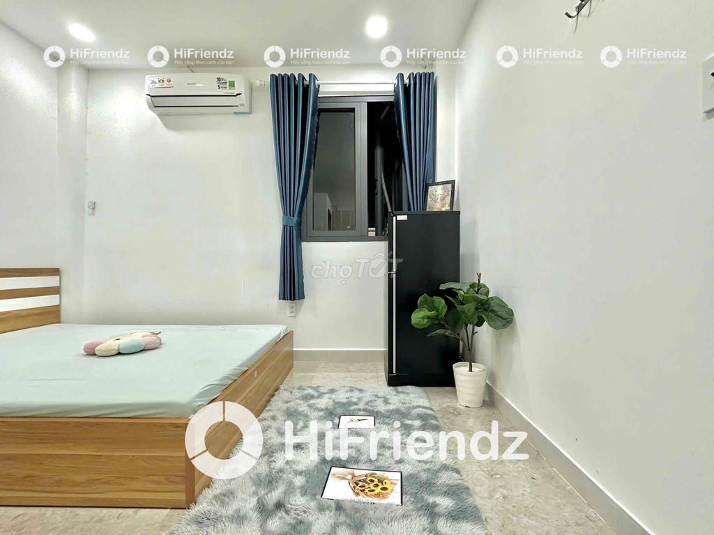The cheap rent room makes the open air, the permanent center.