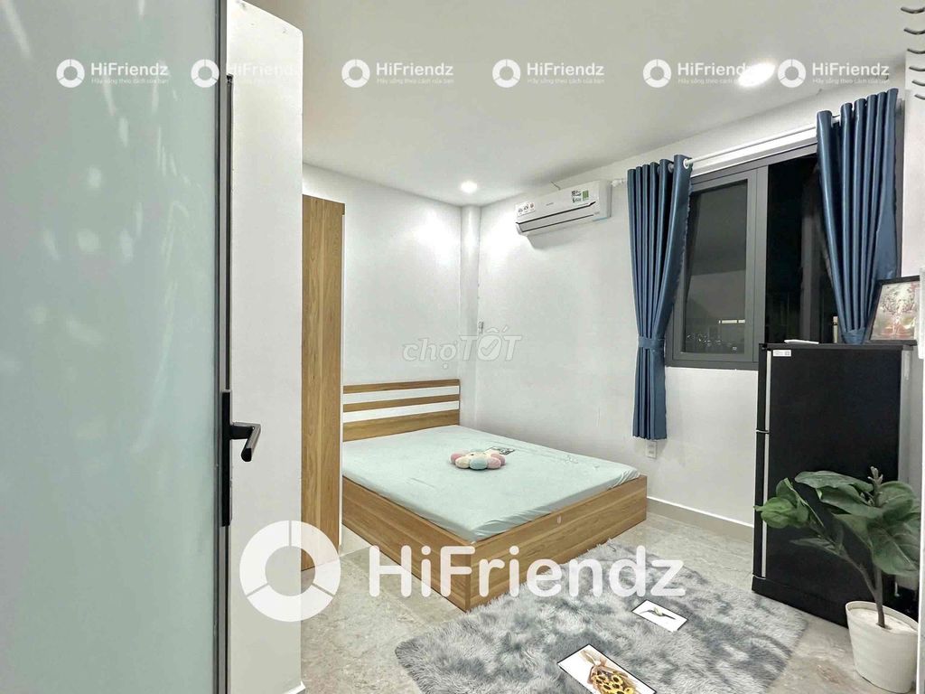 The cheap rent room makes the open air, the permanent center.