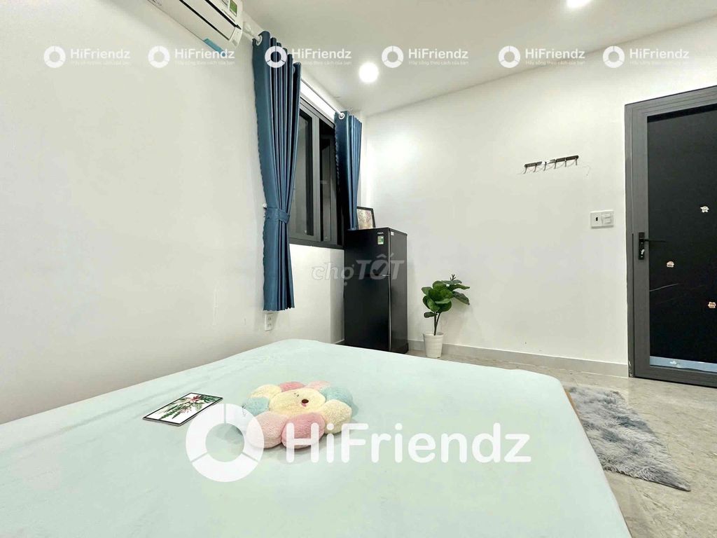 The cheap rent room makes the open air, the permanent center.