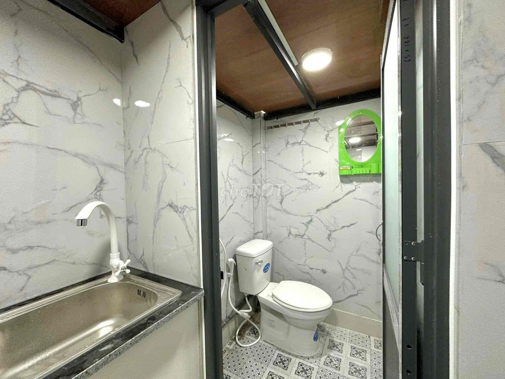 Cheap hotel room right at the airport, Bạch Đằng-Tân Bình.