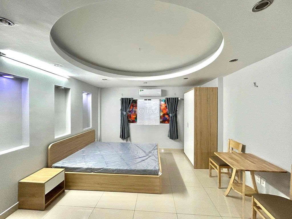 A super rare studio with open windows.