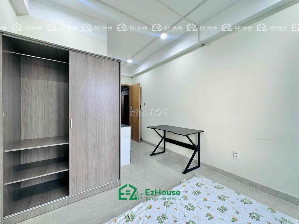 Rent a comfortable room on the Y-word bridge, District Five.