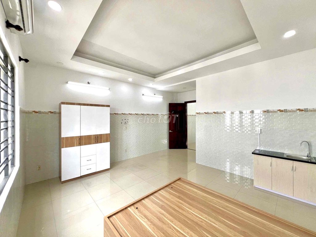studio - full interior window - Bình Tân - super wide - close huit