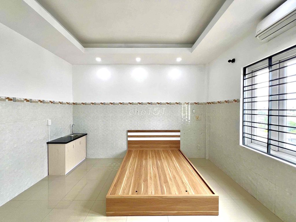 studio - full interior window - Bình Tân - super wide - close huit