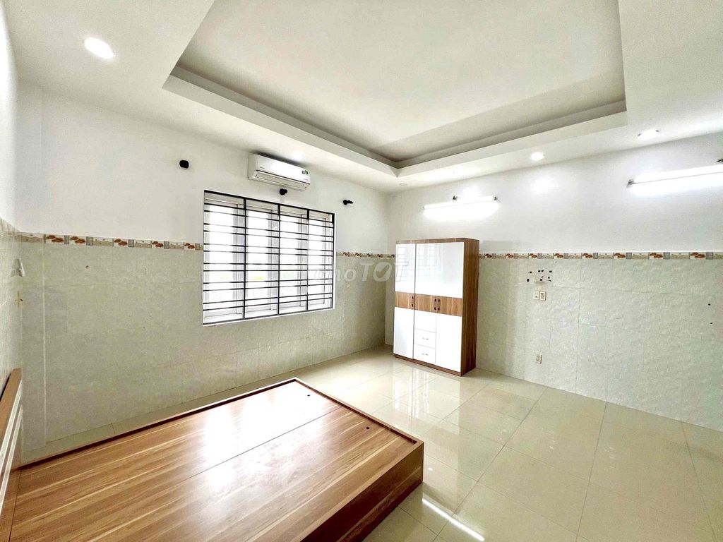 studio - full interior window - Bình Tân - super wide - close huit