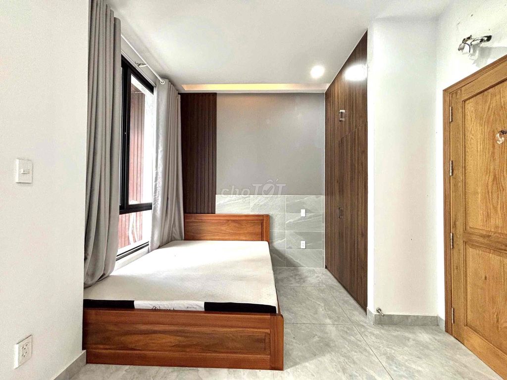Nice room like the hotel, there's a balcony at Âu Dương Lân. It's five million and six.