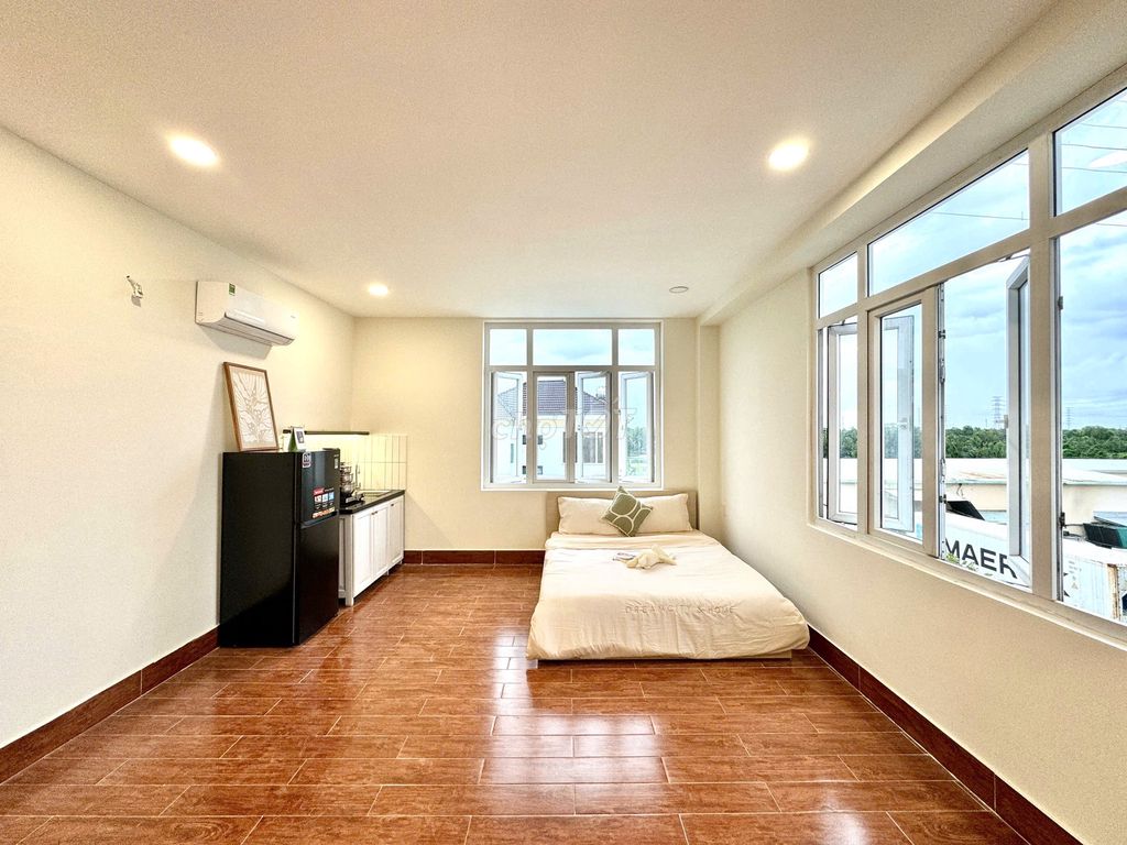 40 M2 is right near the 8th district stop. High school bridge, college cs N.