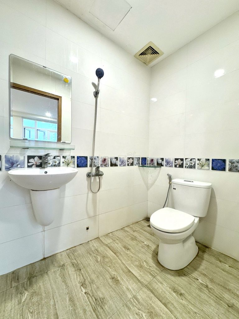 40 M2 is right near the 8th district stop. High school bridge, college cs N.