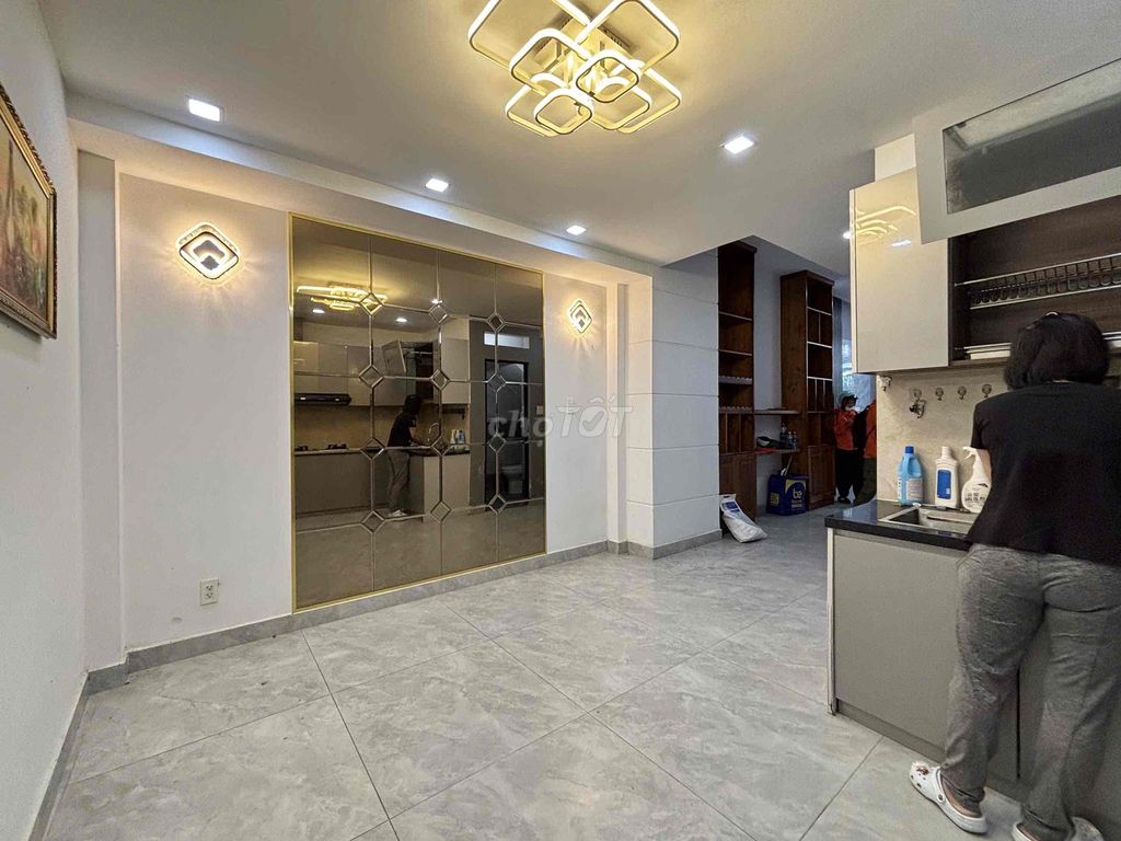 Rent a high ceiling ground - a super Âu Dương Lân private kitchen