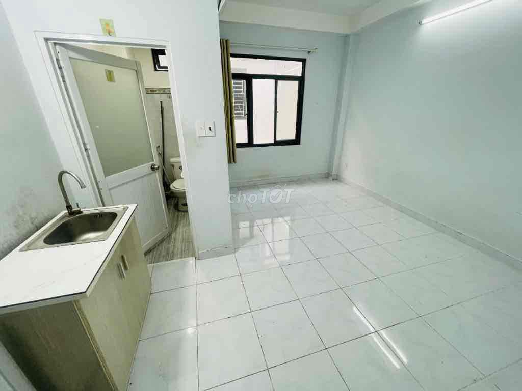 District 12 Dương Thị Mười. It's close to Chinese Light software. District 12. Market