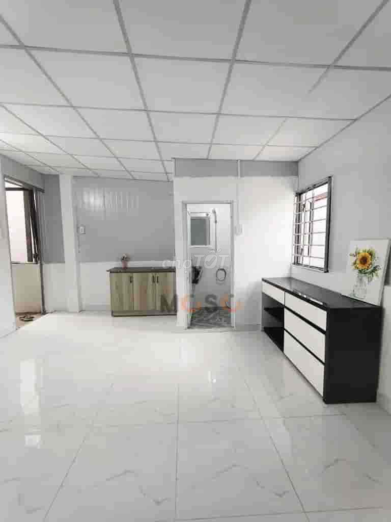 District 12 Dương Thị Mười. It's close to Chinese Light software. District 12. Market
