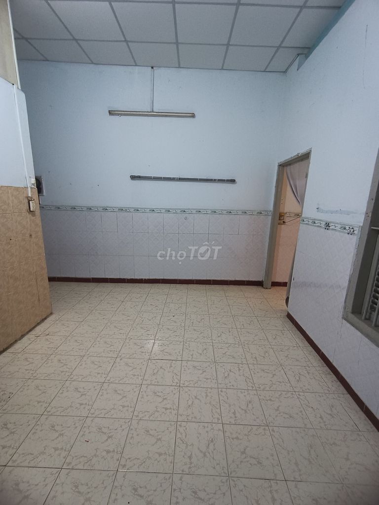 The Poet House, District 3, has air conditioning, balcony, private toilets.