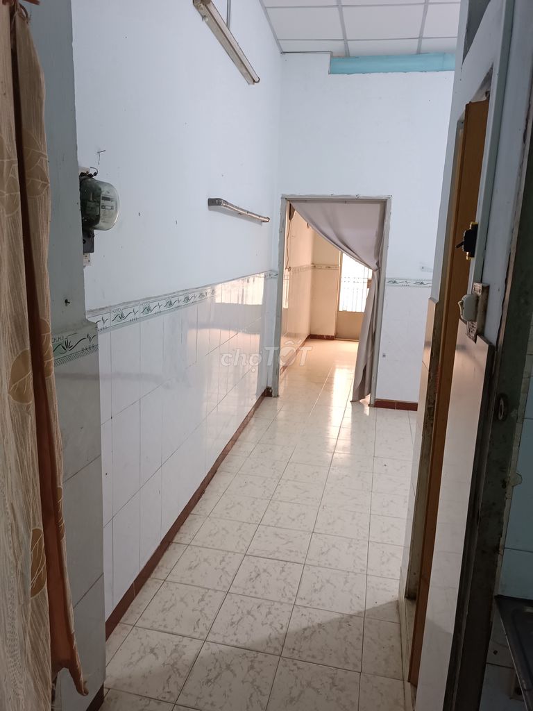The Poet House, District 3, has air conditioning, balcony, private toilets.