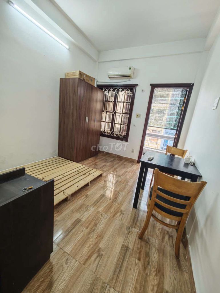 Room 2 million8 has air conditioning, interiors.