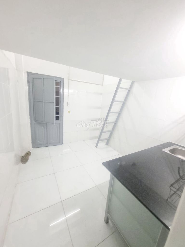 Gò Vấp's room has 3 million guards.