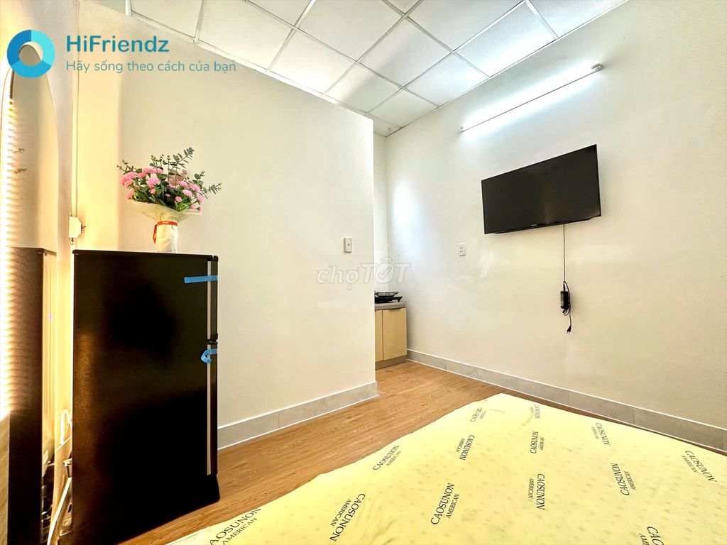 Rent the full window interior right over to the Saigon Bridge 2.