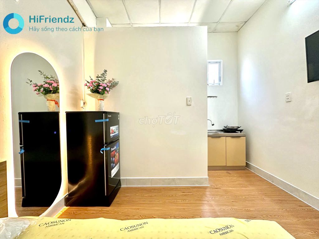 Rent the full window interior right over to the Saigon Bridge 2.