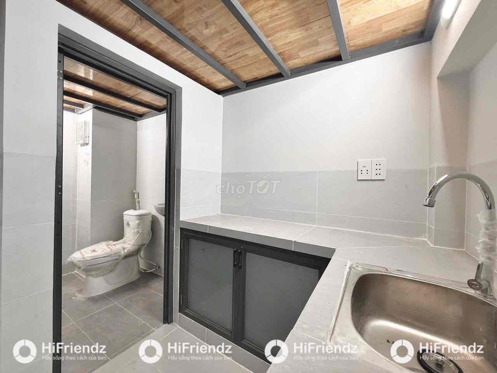 Rent a super wide-size room near the shower, semi-scarlet
