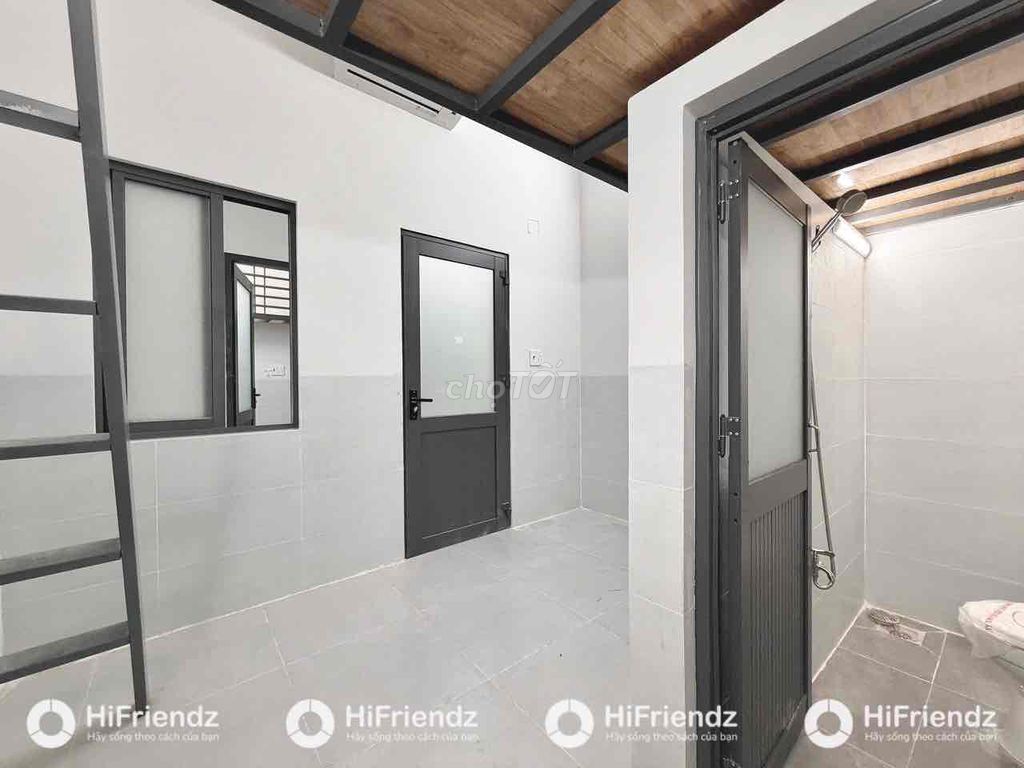 Rent a super wide-size room near the shower, semi-scarlet