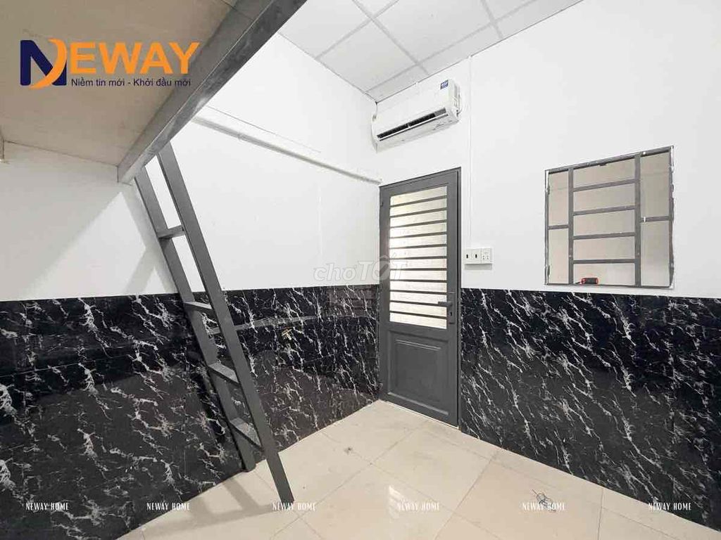 Rent a room next to the department store university - low-cost furniture.