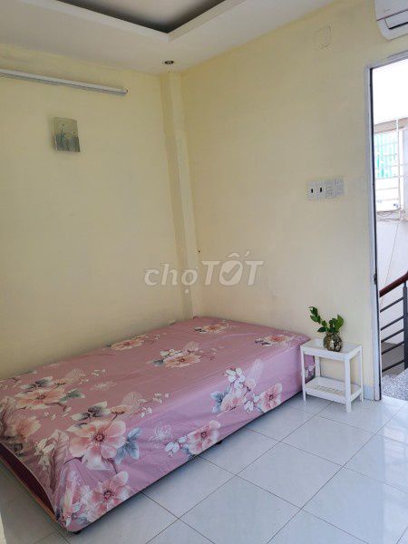 Rent a new, nice, cool room with balconies, windows, comfortable enough.