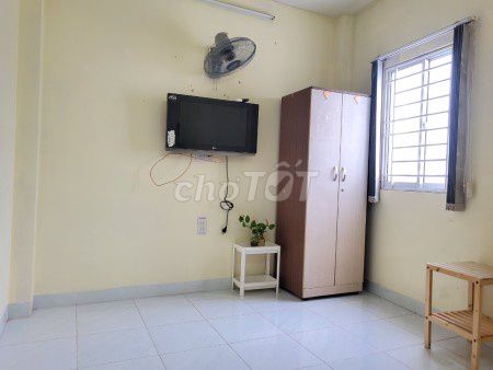 Rent a new, nice, cool room with balconies, windows, comfortable enough.