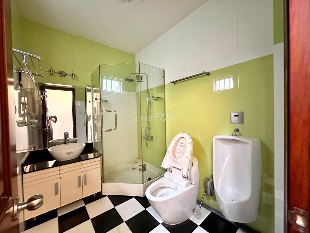 The new 100 percent super-priced kitchen room. Xóm Vôi County 5 has elevators.
