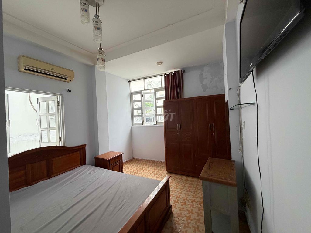 Duy Tân Phú Nhuận hotels are good. Room's clear, lock's off.