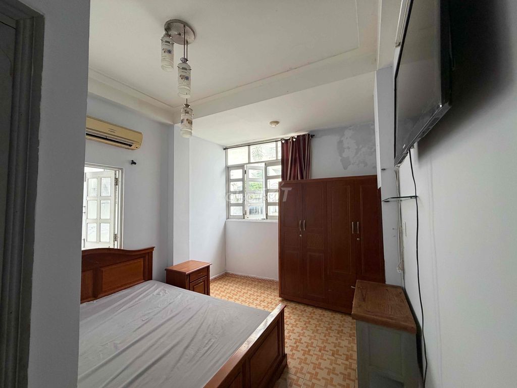 Duy Tân Phú Nhuận hotels are good. Room's clear, lock's off.