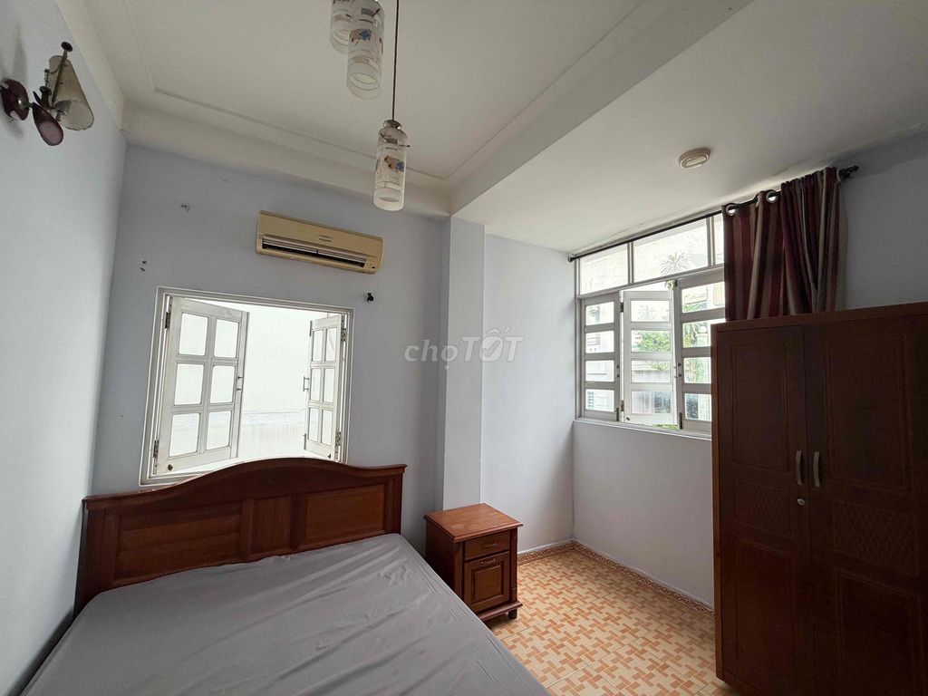 Duy Tân Phú Nhuận hotels are good. Room's clear, lock's off.