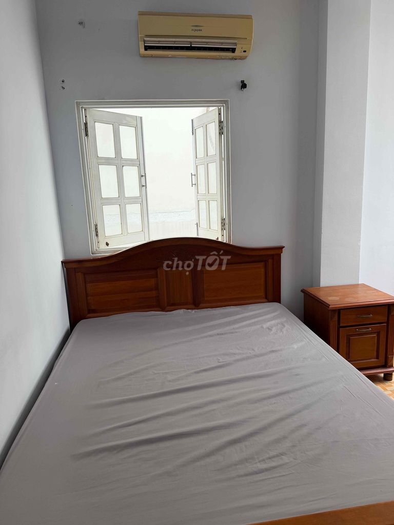 Duy Tân Phú Nhuận hotels are good. Room's clear, lock's off.
