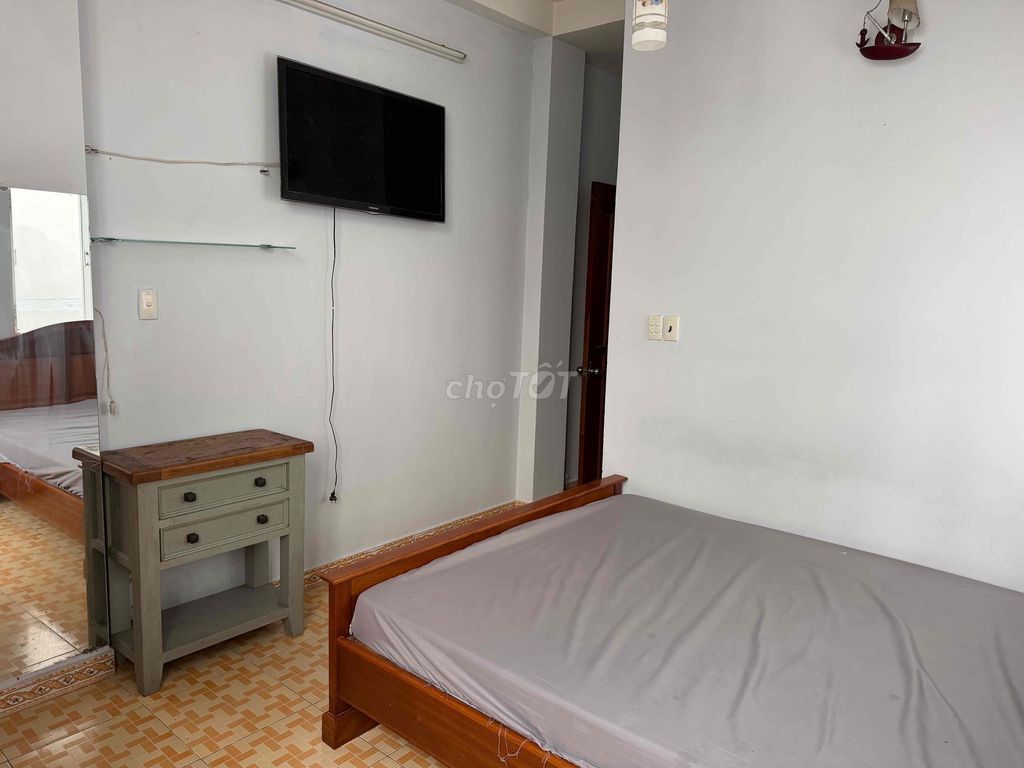 Duy Tân Phú Nhuận hotels are good. Room's clear, lock's off.