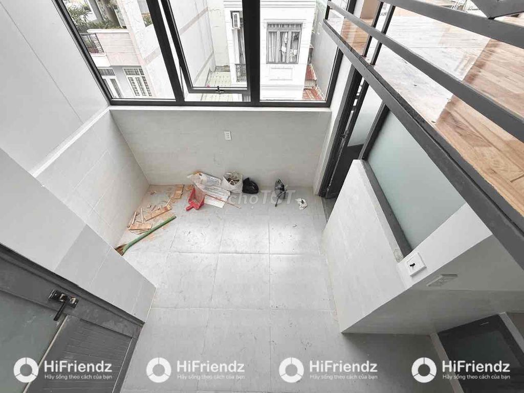 The apartment is full of large windows near the esophageal college, Hồng Lạc