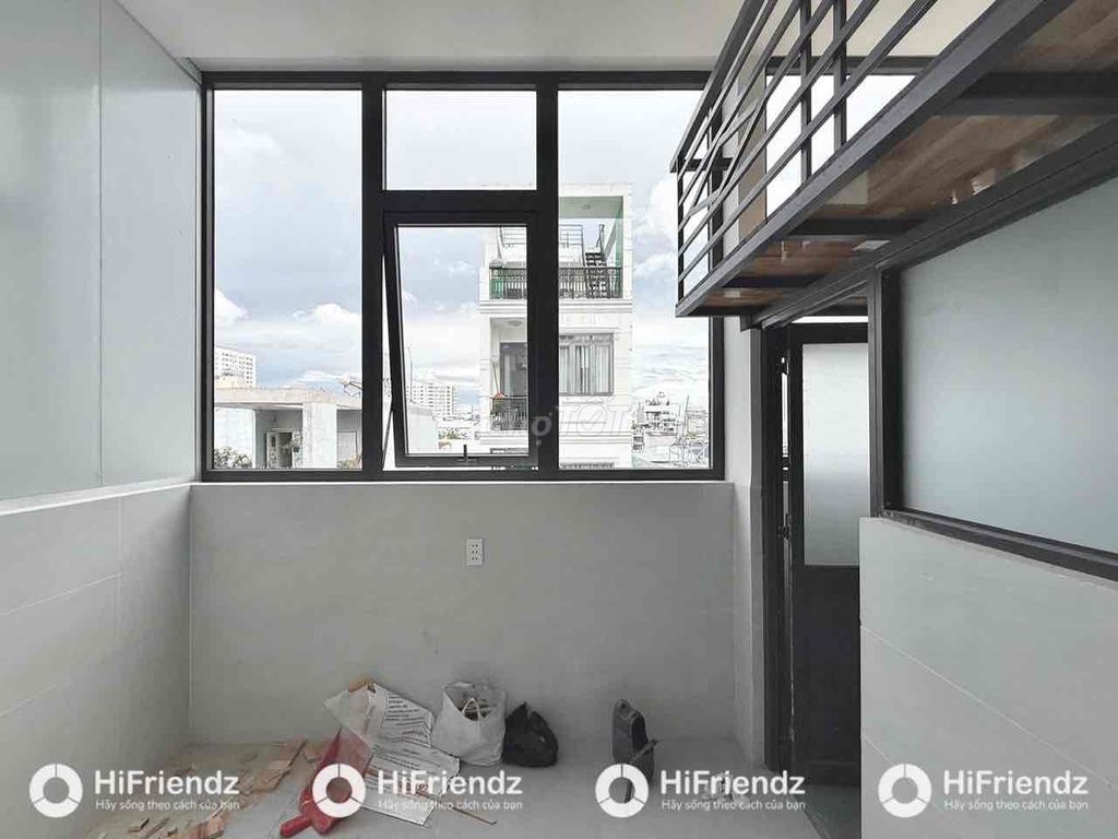 The apartment is full of large windows near the esophageal college, Hồng Lạc