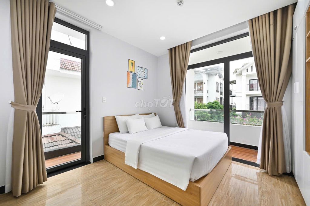 Take a guest outside Room Full Seven.