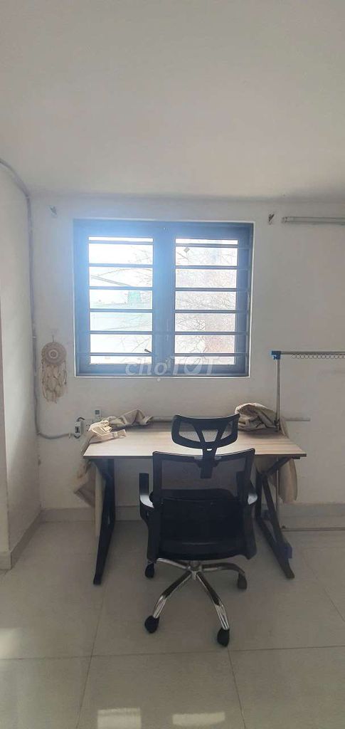 Room 25 meters, separate building two fronts, joint owner.
