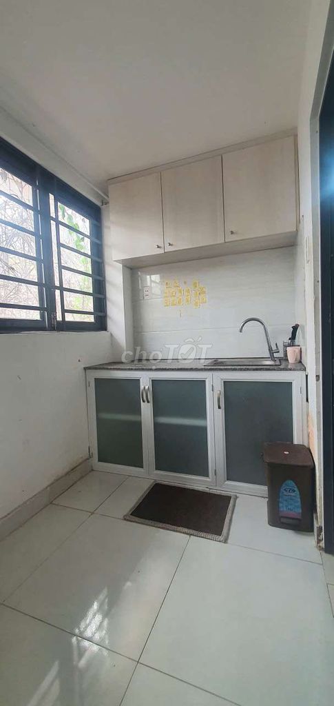 Room 25 meters, separate building two fronts, joint owner.