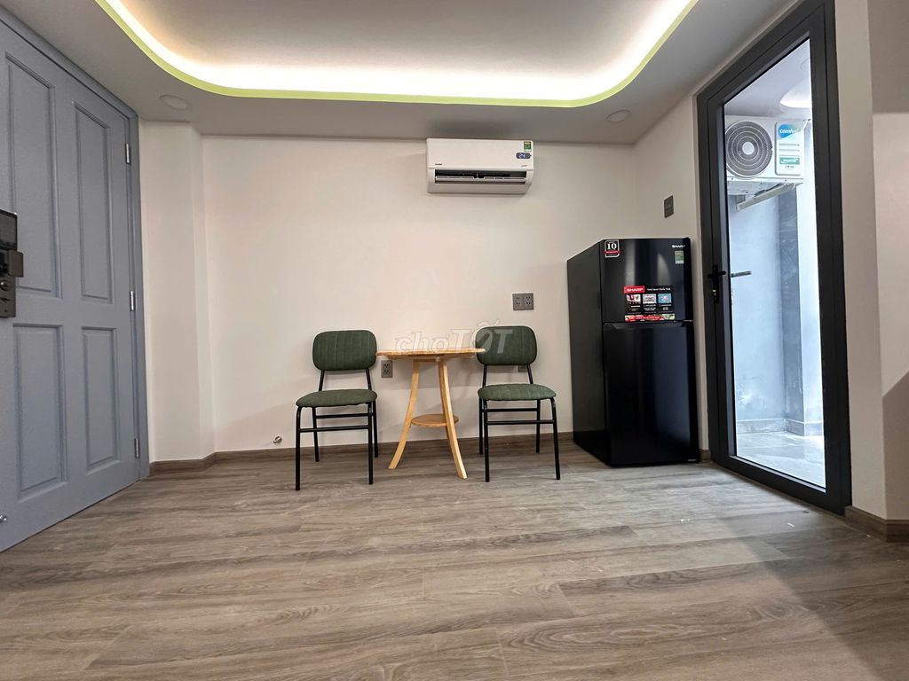 The new building has just been completed.