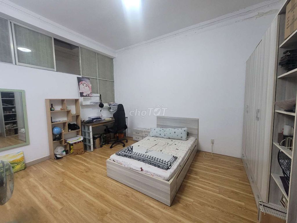 Share interior room full