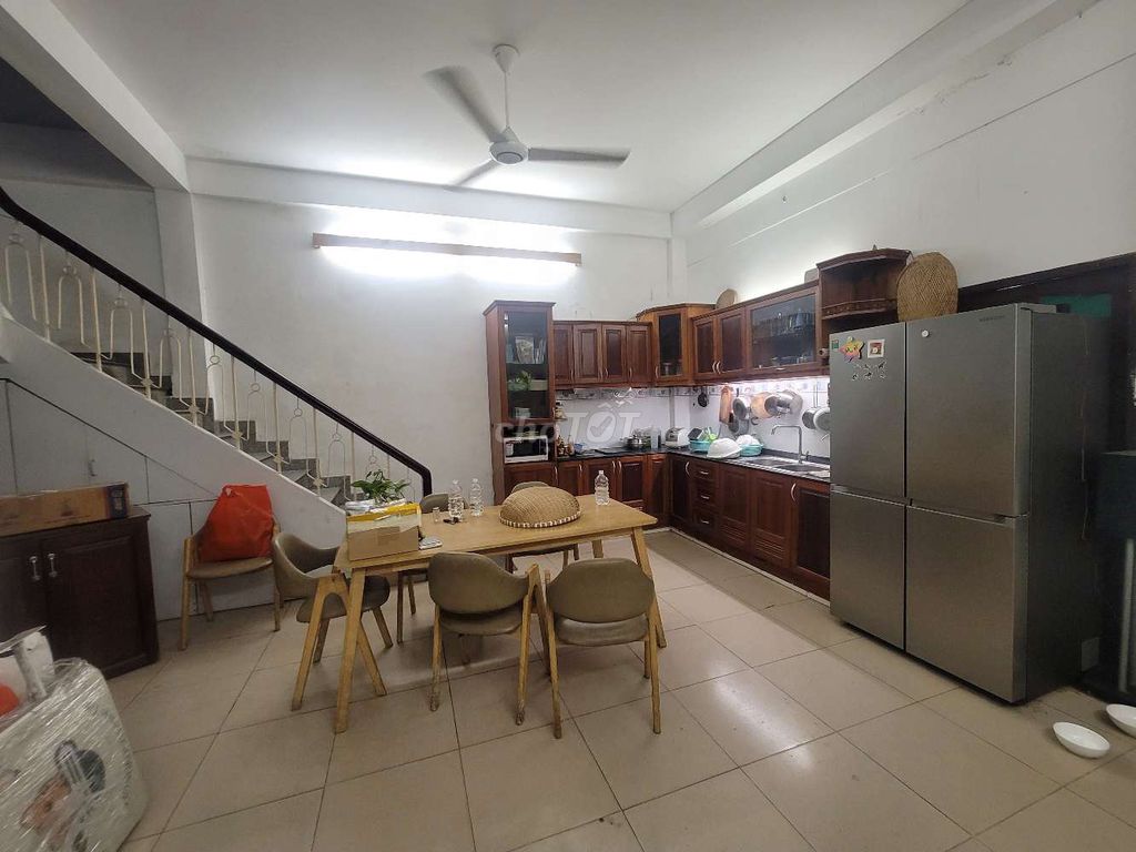 Share interior room full