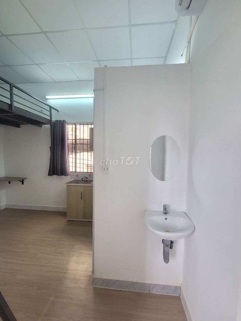 The new suite is 100% New Year's, a mile from the University of Business.