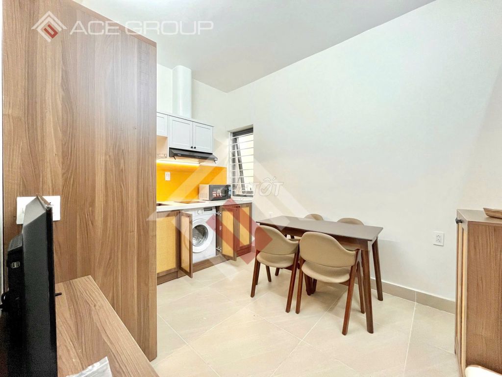 apartment one high-end bedroom, split-full of airport furniture.