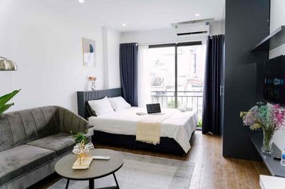 Rent a new balcony studio in 3/2 District 10